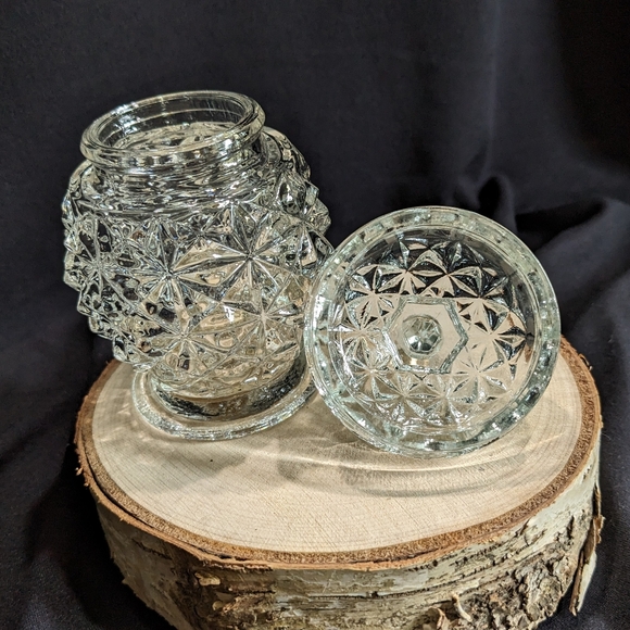 Early 70's AVON CRYSTAL FACETS Cut Glass Jar with Lid - Picture 4 of 10